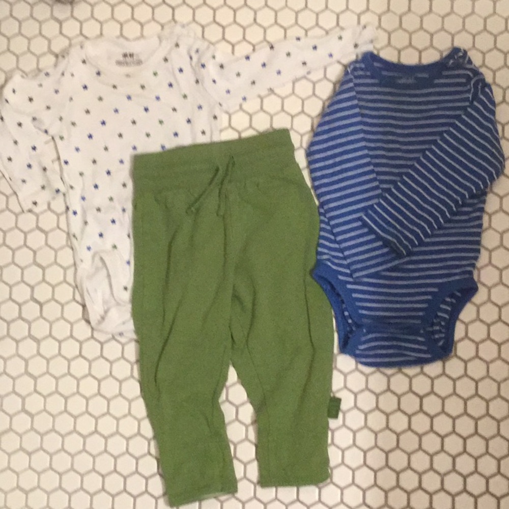 H & M long sleeve onesie with sweat pants 6-9 mo